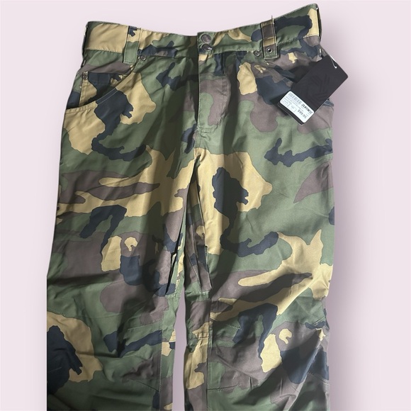 APERTURE - Picture 3 of 6